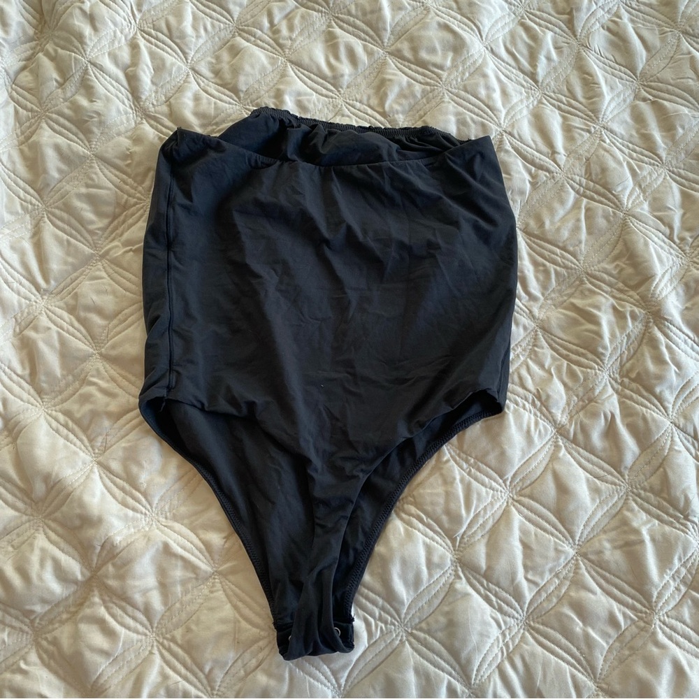 SKIMS fits everybody body suit strapless - Picture 2 of 5